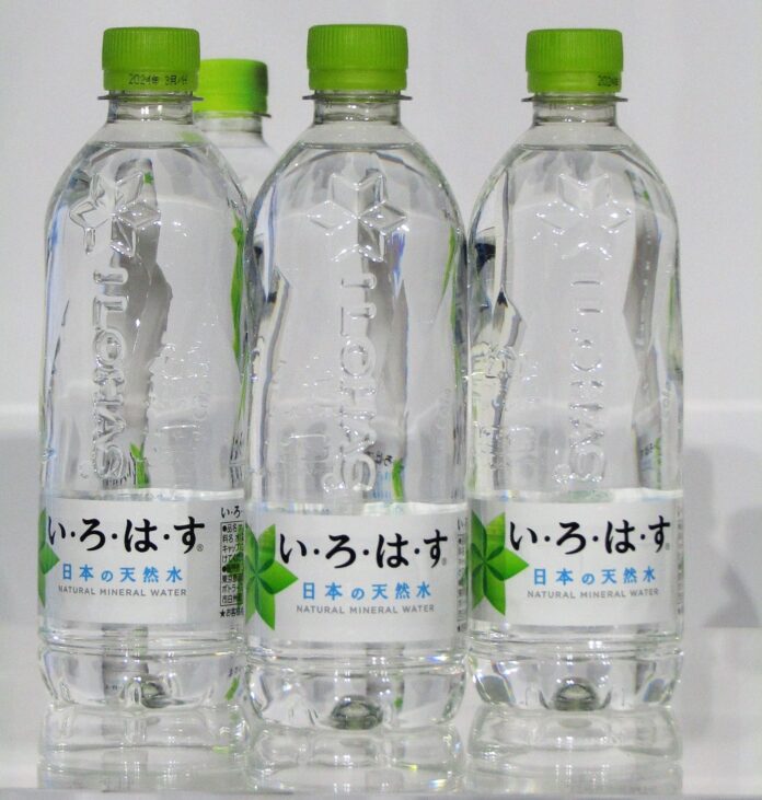 新ボトルの「い・ろ・は・す 天然水」（540ml）