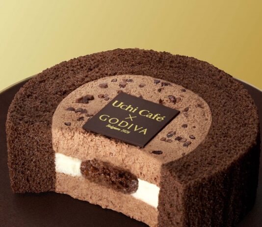 2022年に発売したゴディバ監修スイーツ「Uchi Cafe×GODIVA」シリーズの一例「Uchi Cafe×GODIVAショコラヴァニーユロール」
