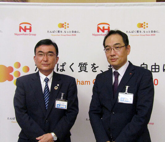 前田文男常務㊧と長田昌之部長（日本ハム）