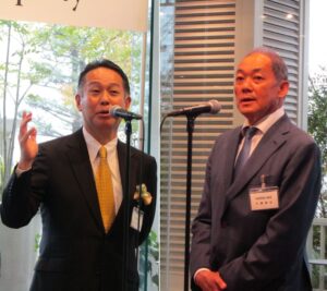 日本紅茶協会の柴田裕副会長（左）と片岡謙治副会長