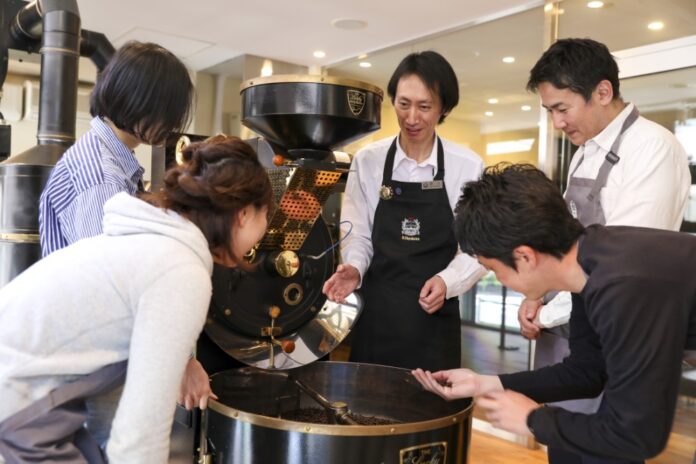 自家焙煎を学ぶ人が急増。「UCCコーヒーアカデミー」の様子