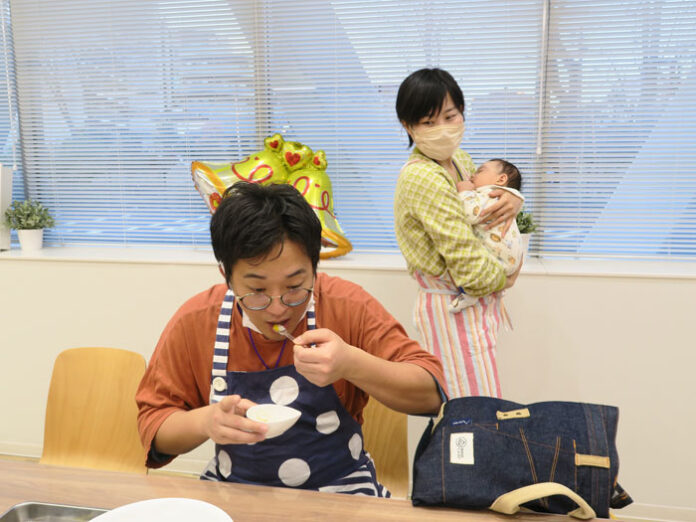 昨年12月、従業員向けに開催された教室（「パパのための離乳食教室」）
