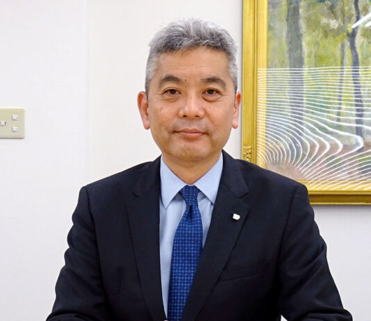 「賞味期限5年」と「おいしい食品」には妥協しないと語る古澤紳一社長（尾西食品）