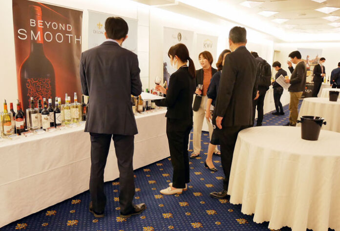 国分西日本 差別化につながる洋酒を 川野社長「ハレの日に提案」 大阪で展示試飲会