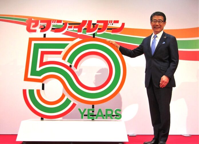 4月20日、創業50周年記者発表会に臨んだセブン‐イレブン・ジャパンの永松文彦社長