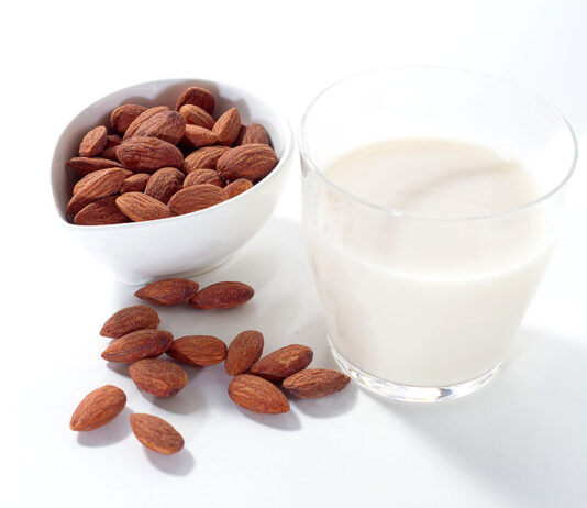 アーモンドミルクの販売量が10年間で約30倍に拡大した