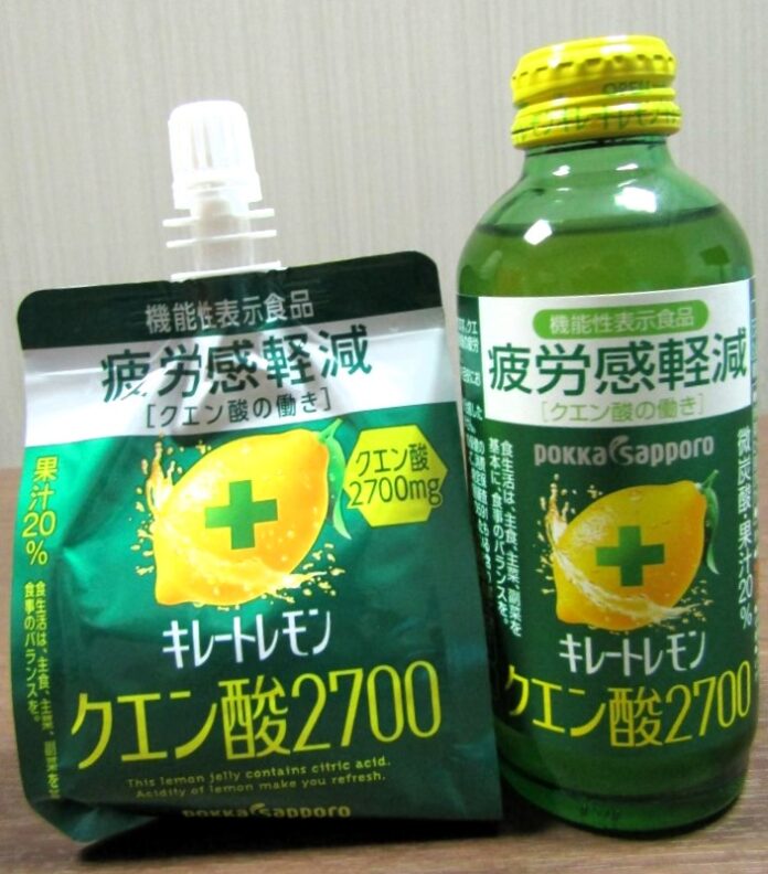 左からゼリー飲料「キレートレモンクエン酸2700ゼリー」と155ml瓶ドリンク「キレートクエン酸2700」