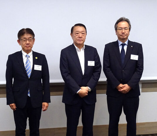 （左から）杉谷智博氏、山﨑孝一氏、加藤一郎氏（日本豆乳協会）