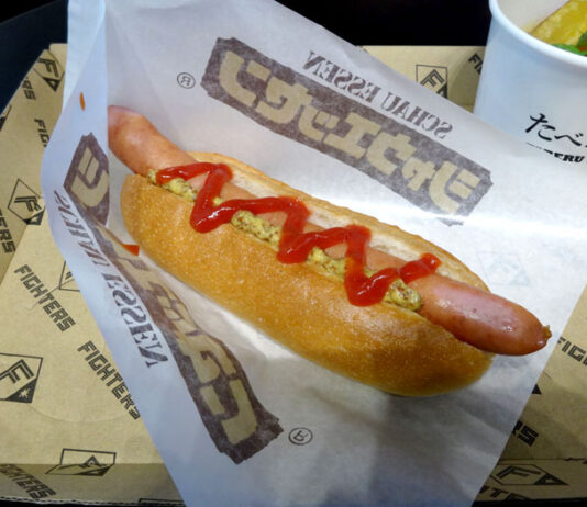 エスコンフィールド限定販売のシャウエッセンホットドッグ