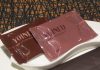 「YOINED（ヨインド）」。コーヒー豆15％配合の「MELLOW BROWN」（右）とコーヒー豆40％配合の「CRAZY BLACK」