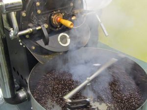 5kg直火式コーヒー焙煎機で焙煎されたコーヒー豆 - 食品新聞 WEB版（食品新聞社）