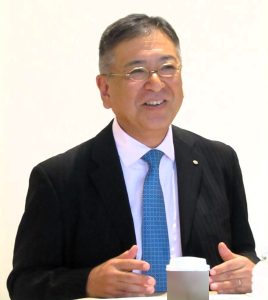 カルビーの江原信社長兼CEO - 食品新聞 WEB版（食品新聞社）