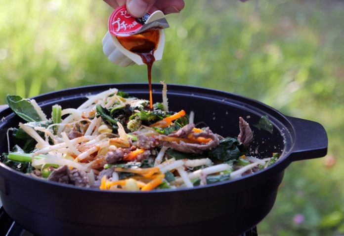 「プチッと鍋」でキャンプ飯を レシピ拡充 エバラ食品