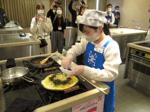 文科大臣賞の岡村さん - 食品新聞 WEB版（食品新聞社）