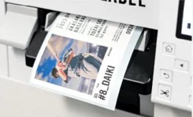 「TAG LIVE LABEL」では、自社のコンテンツ素材で作成したラベルをプリントし、専用の缶に貼ることで、簡単にオリジナルラベルの缶飲料を作成し販売することができる - 食品新聞 WEB版（食品新聞社）