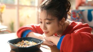 今田美桜さん出演のＣＭも好評（香ばし麺の五目あんかけ焼そば） - 食品新聞 WEB版（食品新聞社）