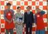 左から本並健治氏、三浦康子氏、堤裕社長（紀文食品）、丸山佳里奈氏