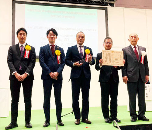 表彰を受ける日本ハム「PIG LABO」開発チーム（令和5年度「民間部門農林水産研究開発功績者表彰」）