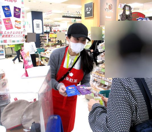 イトーヨーカドー能見台店（神奈川県横浜市）での試飲販促の様子