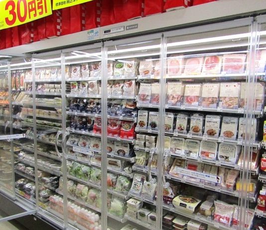 冷蔵棚にガラス扉