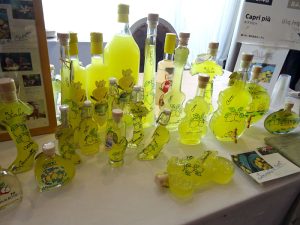 カプリピゥ社はレモンの皮から作る南イタリアの伝統ワインを展示 - 食品新聞 WEB版（食品新聞社）