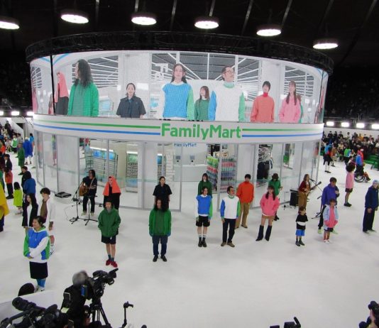 スペシャルランウェイのフィナーレの様子