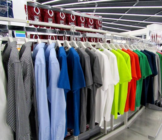 拡充された「コンビニエンスウェア」（ファミリーマート）