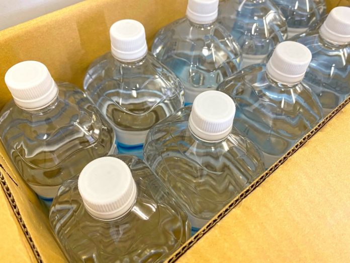 大手飲料メーカー各社は自然災害時に“命の水”となるミネラルウォーターの提供に徹している。