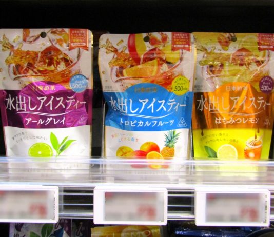 売場に並ぶ現行の「日東紅茶 水出しアイスティー」