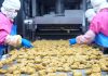 「三度揚げ」で丁寧に仕上げる（スラポンニチレイフーズ（SUNIF））