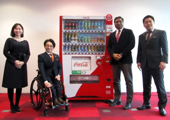 左から日本コカ・コーラの田中美代子氏、ミライロ社の垣内俊哉社長、日本コカ・コーラのレハン・カーン氏、宇川有人氏
