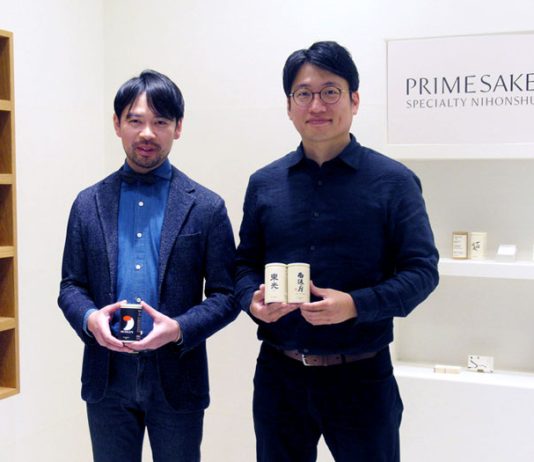 薄井一樹氏㊧（せんきん）とカワナアキ氏（camo）