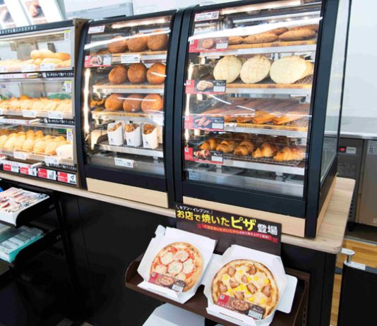 焼成パンのコーナー （セブン-イレブン松戸常盤平駅前店）