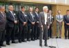 藤澤康雄会長（中央）と会員各社
