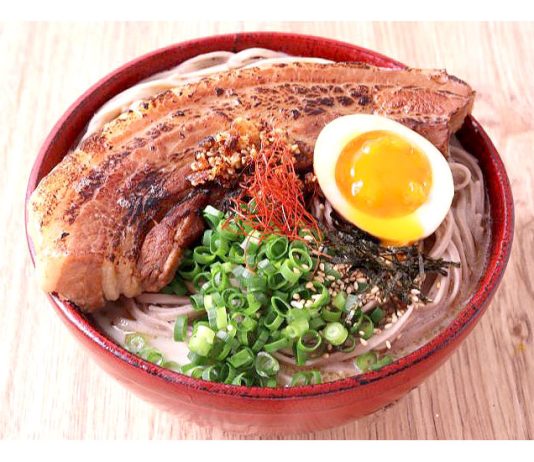 グランプリメニューの「炙り一本角煮のコク旨まぜそば」