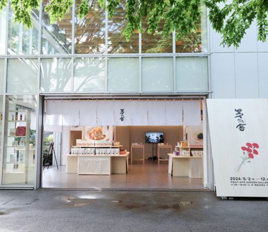 気軽に入りやすいオープンな外観