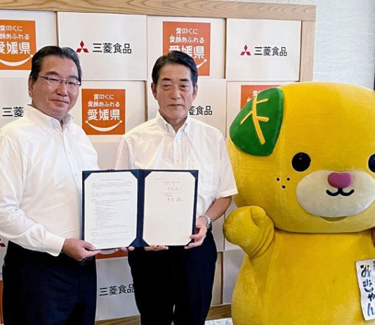 黒瀬晃一支社長㊧と愛媛県の中村時広知事