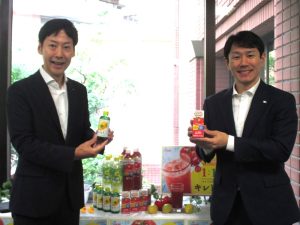 左からポッカサッポロフード&ビバレッジの室氏、カゴメの北村氏 - 食品新聞 WEB版（食品新聞社）