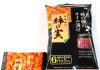 「柿の実 柿の種のオイル漬けにんにくラー油風味」の外装と個包装