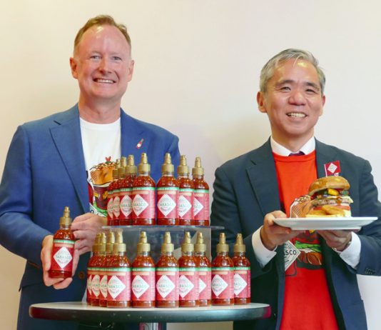 クレイグ・ペティグルー氏㊧と北浦明雄氏