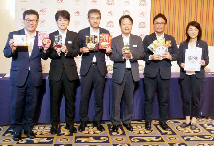 （左から）味の素・小笠原卓也氏、味の素AGF・山田達也氏、ヤマキ・長尾年晃氏、Ｊ－オイルミルズ・山野恵三氏、味の素冷凍食品・金山浩志氏、味の素コミュニケーションズ・永井敦美氏