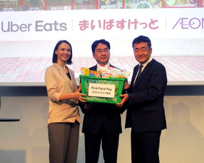 （左から）Uber Eats Japanグロサリー・リテール事業代表ユリア・ブロヴキナ氏、山本浩司氏、菓子豊文氏