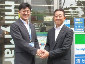 左から大塚製薬の伊藤氏、ファミリーマートの草間氏 - 食品新聞 WEB版（食品新聞社）