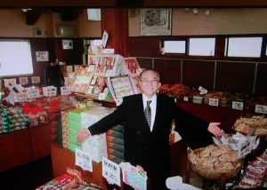 齊藤孝喜氏お気に入りの場所である東京工場の敷地内にある直売店 - 食品新聞 WEB版（食品新聞社）