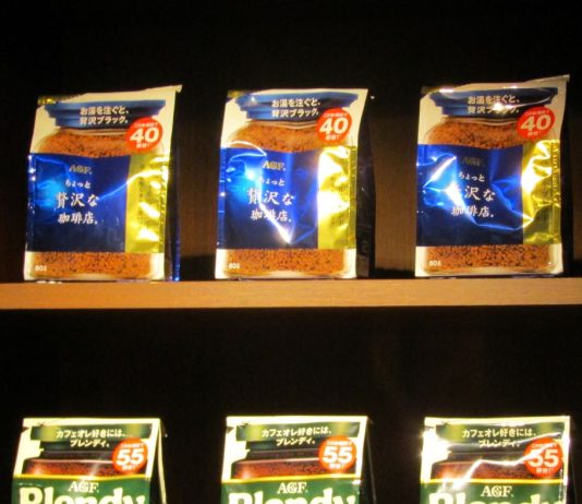 「ブレンディ」と「ちょっと贅沢な珈琲店」のインスタントコーヒー