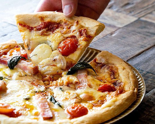 ピザ市場 3237億円、史上２位 前年割れも市販用は堅調