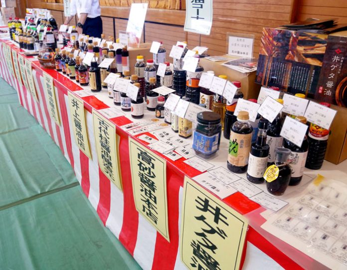 県内10社から集めた醤油を紹介