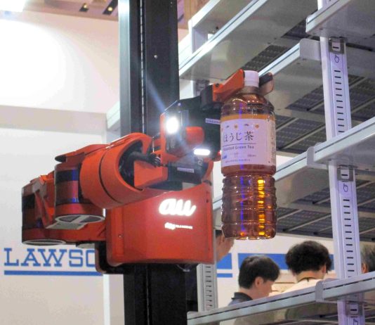 ウォークイン飲料補充ロボット