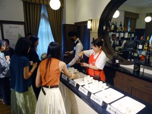 各産地の紅茶を試飲 - 食品新聞 WEB版（食品新聞社）