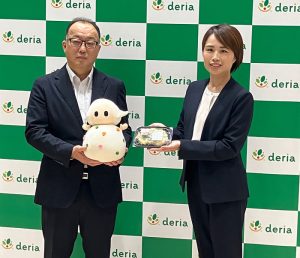 デリア食品竹中成人社長（左）と営業企画部加賀見紗代さん - 食品新聞 WEB版（食品新聞社）